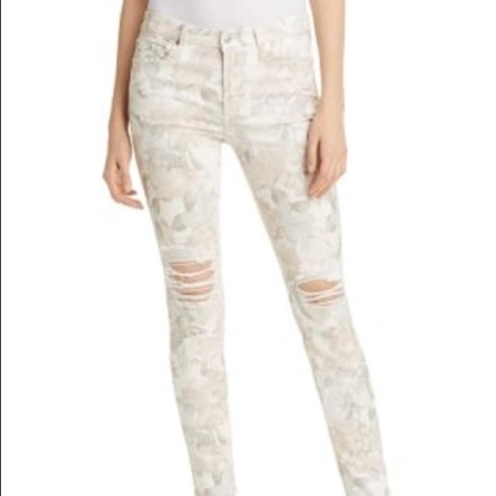 THE ANKLE SKINNY FLORAL-PRINT JEANS WITH DISTRESSING, WHITE IN SYNDEY GARDEN